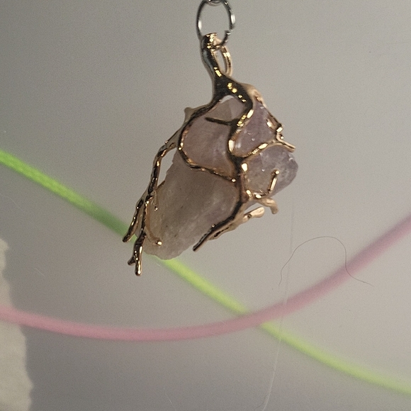 Jewelry - Elegant Gold and Purple Pendant Necklace